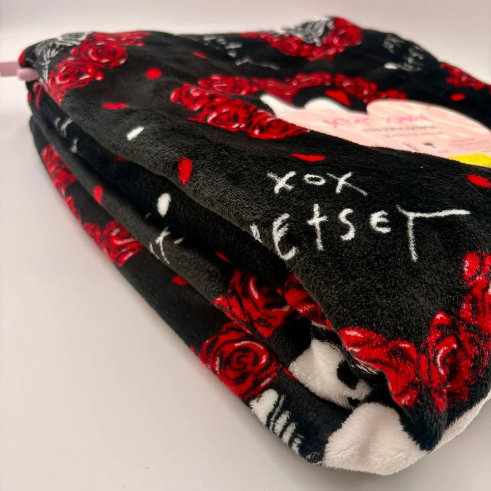 Betsey Johnson Skeleton Halloween Rose Heart Ultra Soft Plush Throw Blanket